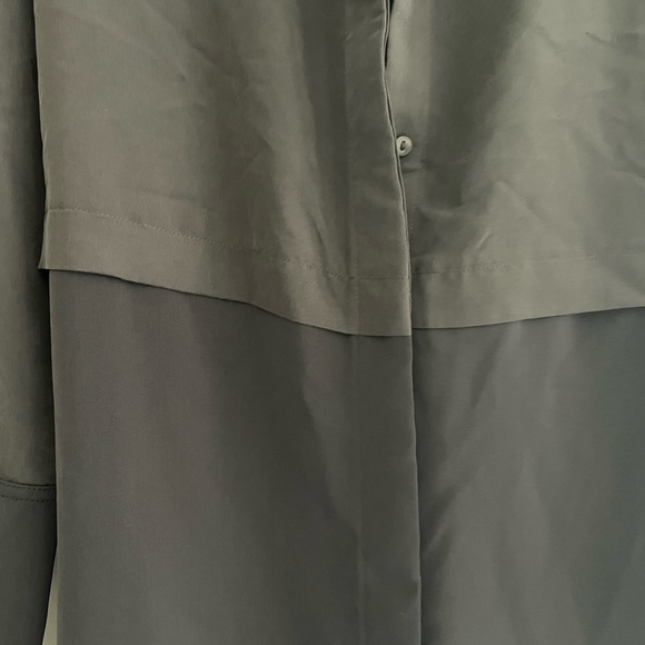 Women’s Two-toned Gray Buttoned Dress - Picture 4 of 5